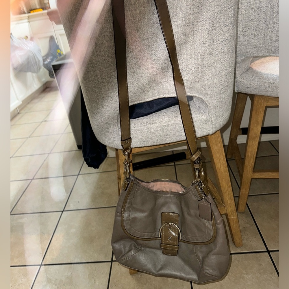 Coach Vintage Taupe Shoulder Bag With Patent Accents - Picture 2 of 10